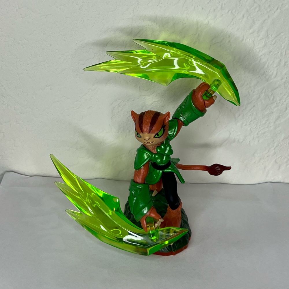 Skylanders Trap Team Tuff Luck Life Trap Master Skylander.